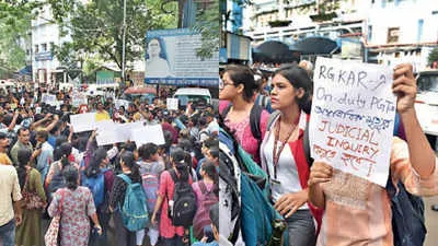 RG Kar Medical College: RG Kar Medical College Scandal: Students Protest  Mysterious Death of PG Trainee | Kolkata News - Times of India