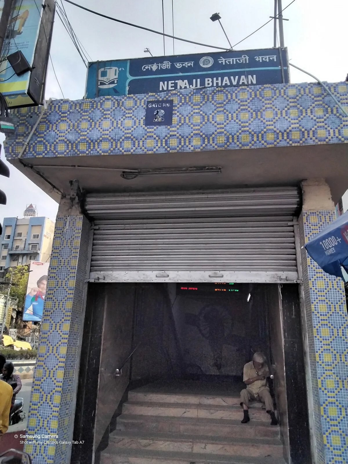 Netaji Bhavan metro station - Wikipedia