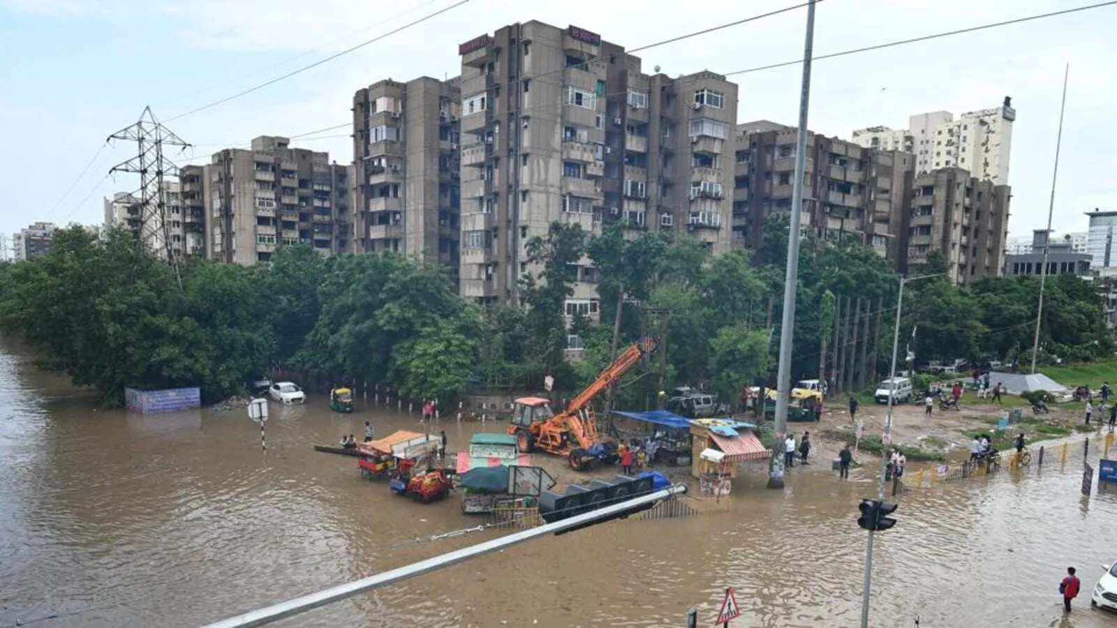 Heavy rain triggers chaos in Gurugram - Hindustan Times