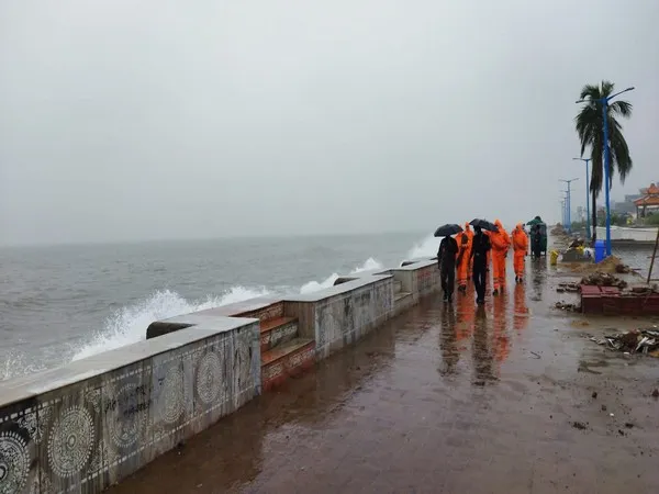 IMD warns cyclone Asani in Bay of Bengal to intensify into severe cyclonic  storm in next 24 hours