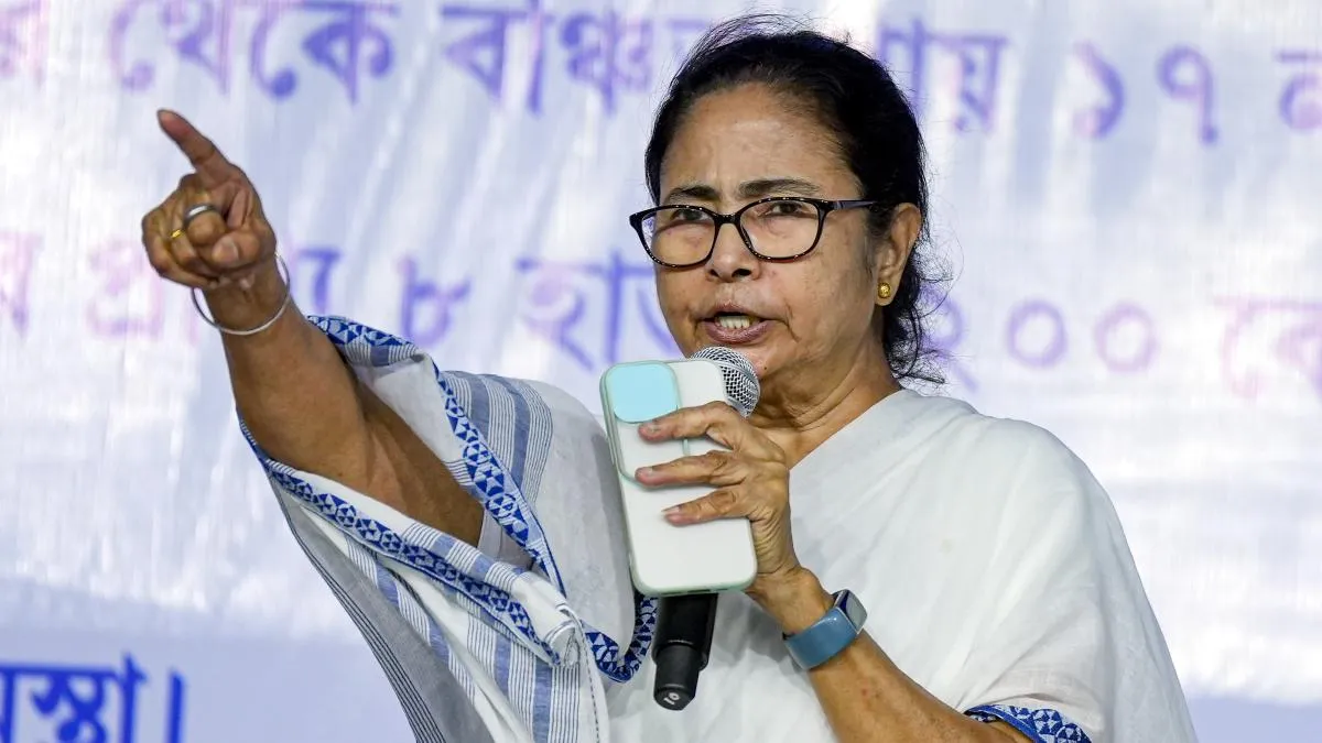 Bengal CM Mamata Banerjee gives 'aur ek dafa Delhi chalo' call to oust BJP  from power - India Today