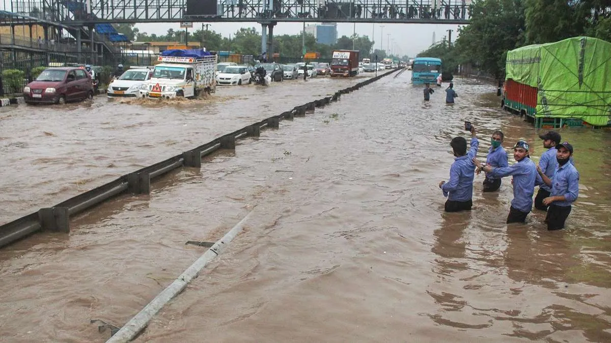 Gurugram building bent Gurgaon sector 46 building vacated heavy rains Gurugram  waterlogging – India TV