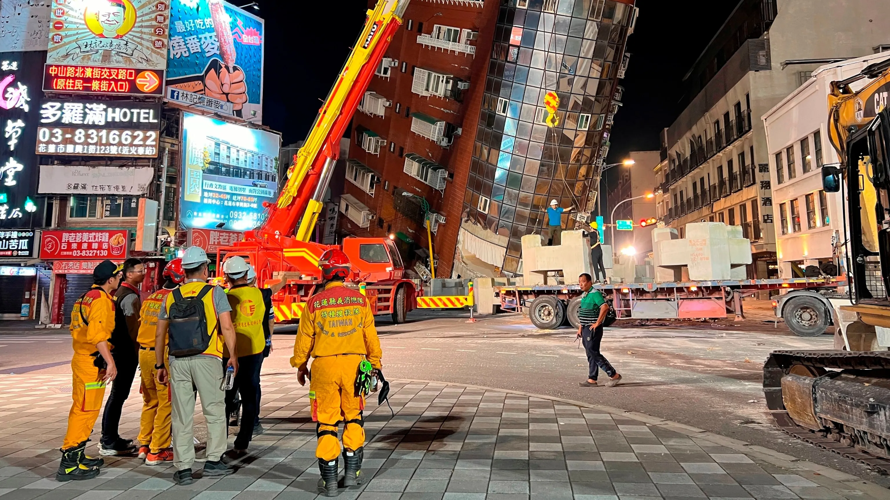 Taiwan earthquake updates: 9 dead, hundreds injured in 7.4 magnitude quake  - ABC News