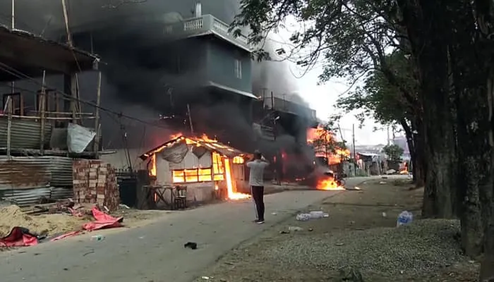 Manipur Violence: Mob Burns Down Warehouse In Imphal, Clashes With RAF  Personnel | India News | Zee News