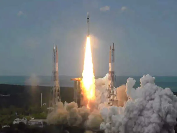 Chandrayaan 3 Launch LIVE Updates: Moon landing expected on August 23rd at  around 5.47pm, says ISRO chief S Somanath - The Economic Times