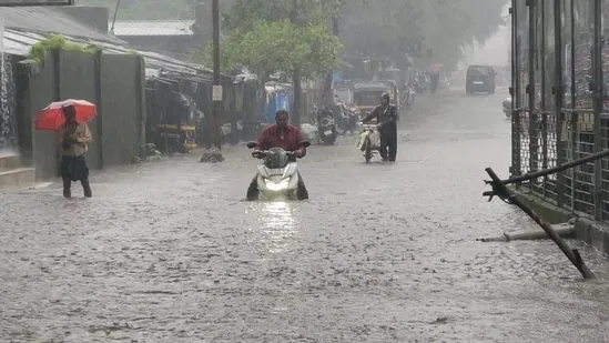 Heavy rain likely in Mumbai, Thane today as IMD issues yellow alert |  Latest News India - Hindustan Times