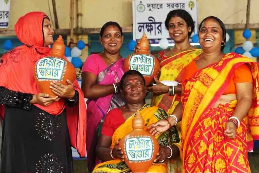 Lakshmir Bhandar | CM Mamata Banerjee's government started sending the  increased money of Lakshmi Bhandar to the bank accounts of the consumers  dgtl - Anandabazar