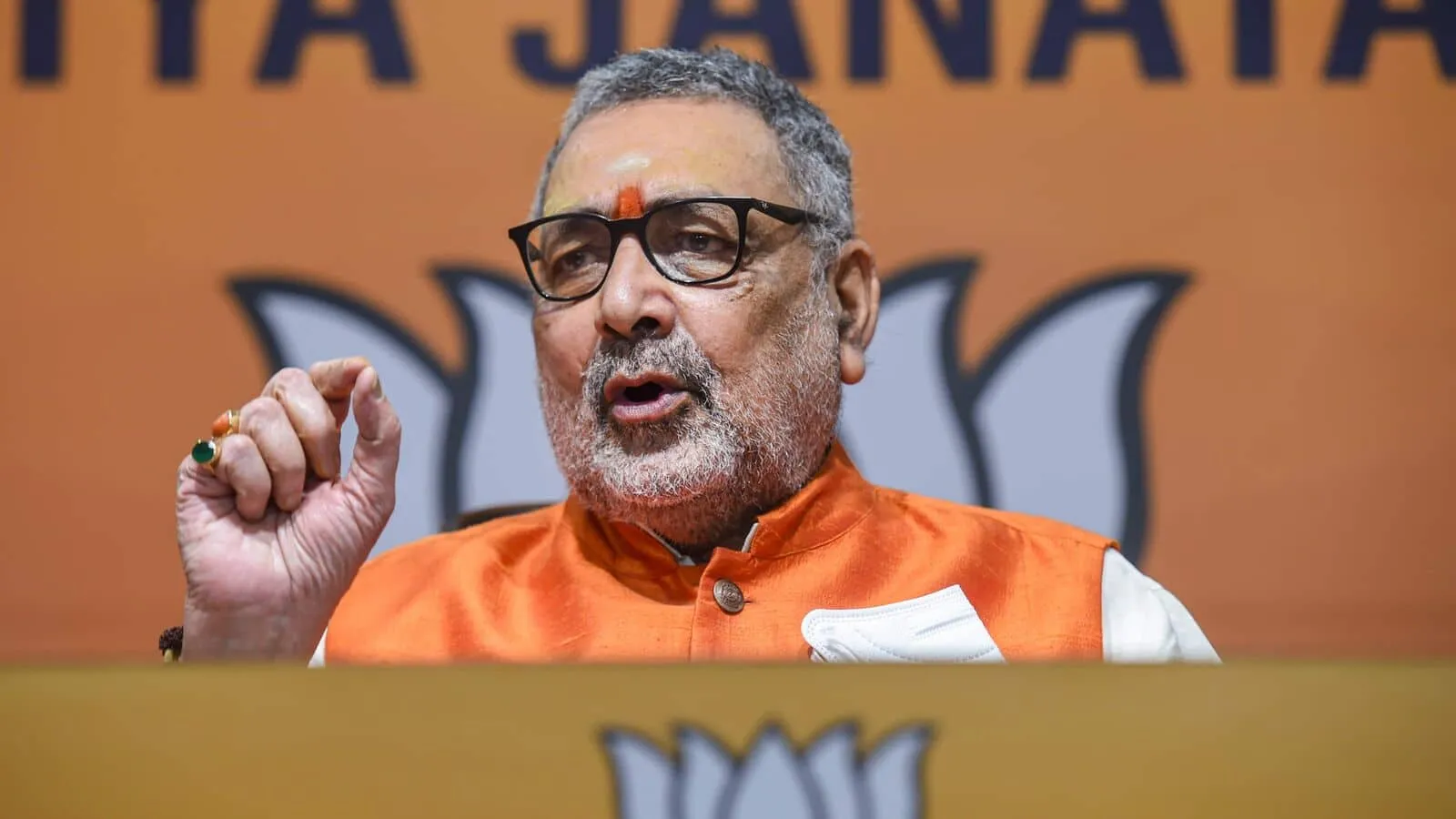 Giriraj Singh challenges Rahul Gandhi to a debate on MGNREGA, dismisses his  'wild allegations' | Mint