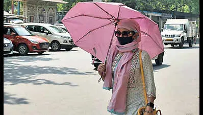 Mercury Climbs: Mercury Climbs, Reaches 37.1°c In Kol, Heat-wave Alert For  S Bengal | Kolkata News - Times of India