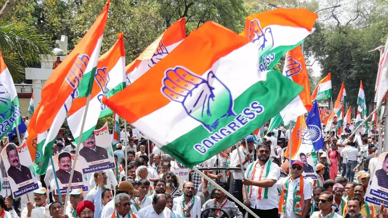 Congress promises 50% jobs to women in government, Rs 1 lakh to every poor  youth | Nagpur News - Times of India