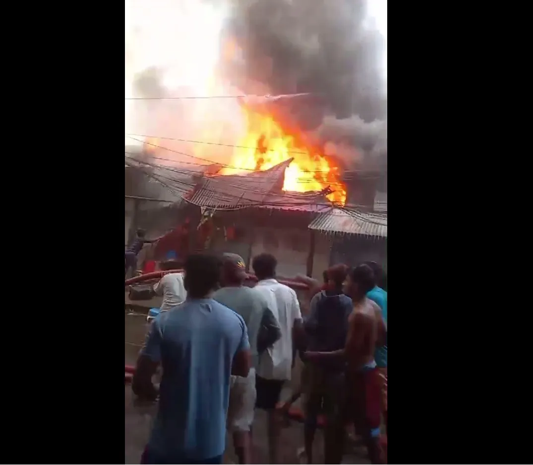 Ultodanga Fire: রবিসকালে হাহাকার! উল্টোডাঙায় বিধ্বংসী আগুনে পুড়ল...|  sunday morning fire incident at ultodanga 6 engines at the place