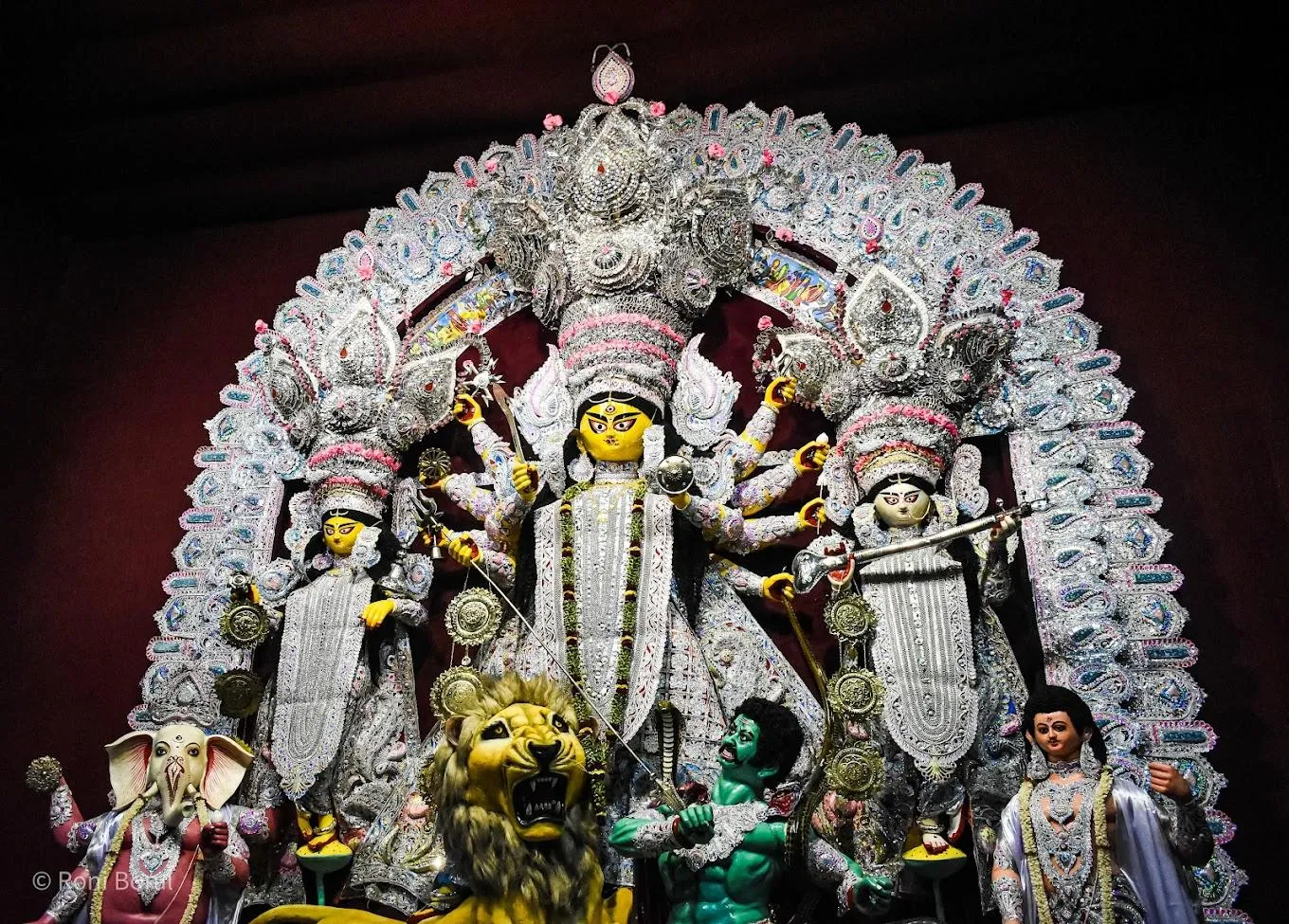 Kolkata's Best Pandals to Visit During Durga Puja 2024