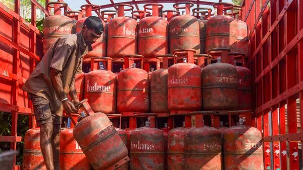 Oil retailers hike ATF rates, slash commercial LPG cylinder prices | Mint