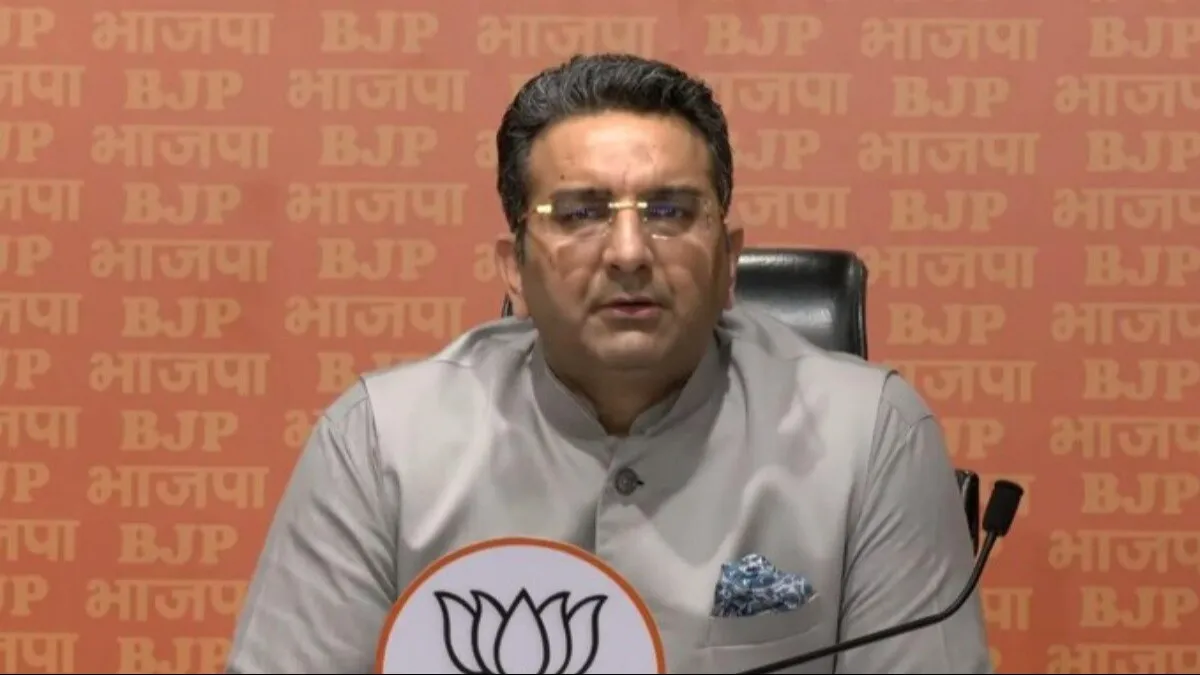 BJP's Gaurav Bhatia clashes with lawyers on strike in Greater Noida - India  Today