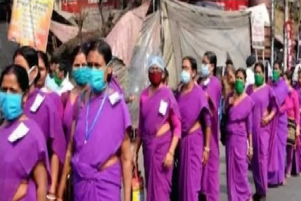 মোবাইল কিনতে আশা ও অঙ্গনওয়াড়ি কর্মীদের টাকা দেওয়ার ঘোষণা মুখ্যমন্ত্রীর –  News18 বাংলা