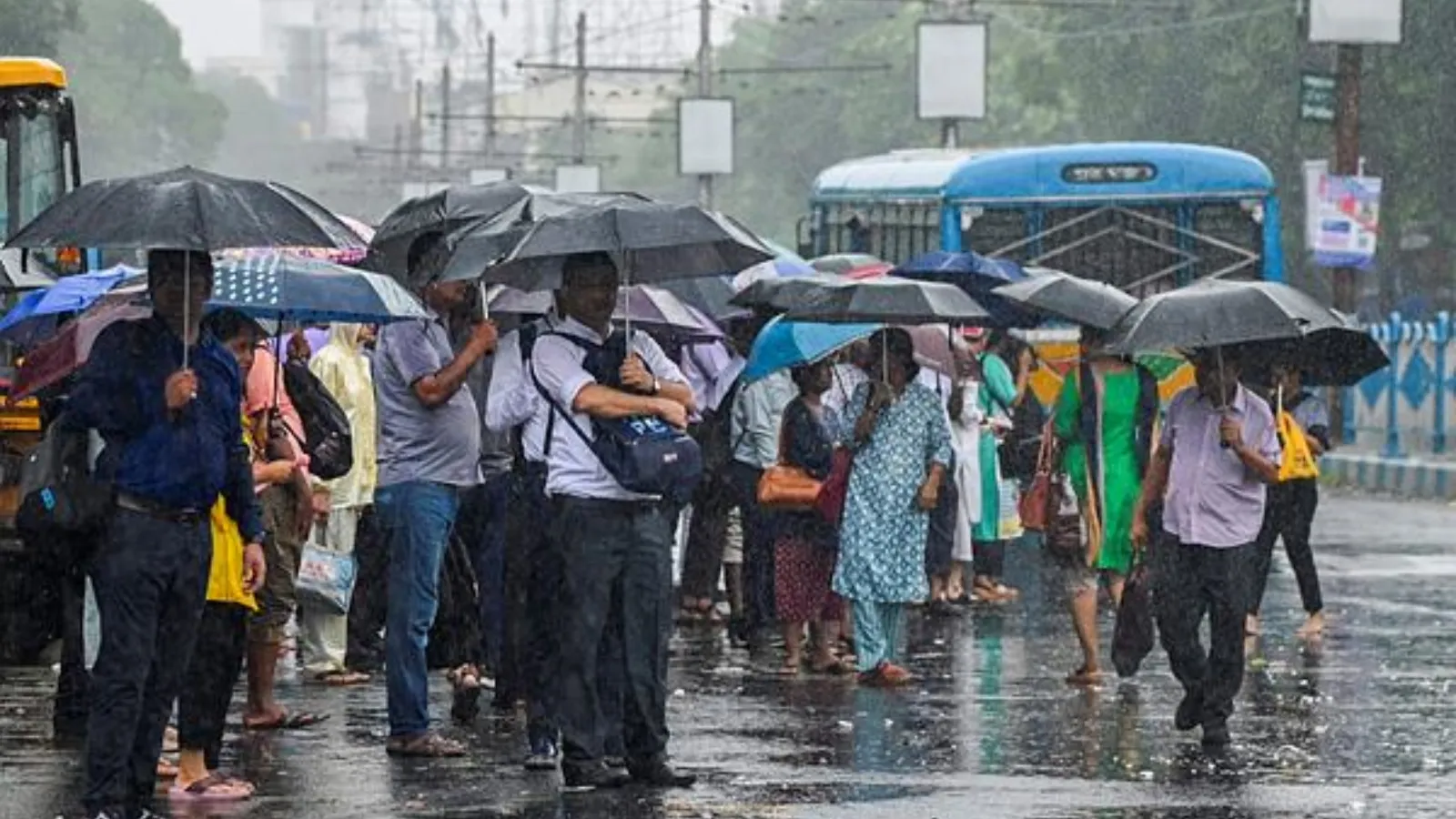 Monsoon waiting to enter south Bengal, rain and thunderstorm likely on  Saturday: IMD | Kolkata News - The Indian Express