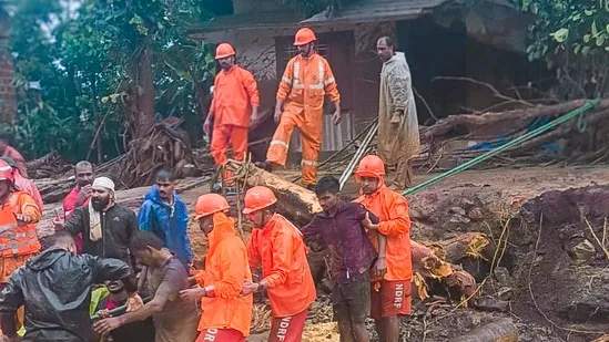 Wayanad Landslides LIVE: Deaths at 77, Kerala to mark two days of state  mourning | Hindustan Times