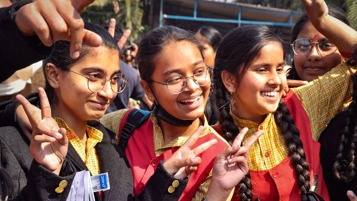 Madhyamik Result 2023: প্রকাশিত মাধ্যমিকের ফল, পাশ করেছেন ৫,৬৫,৪২৮ জন |  মাধ্যমিক পরীক্ষার ফল ২০২৩ প্রকাশিত করল মধ্যশিক্ষা পর্ষদ - Bengali Oneindia