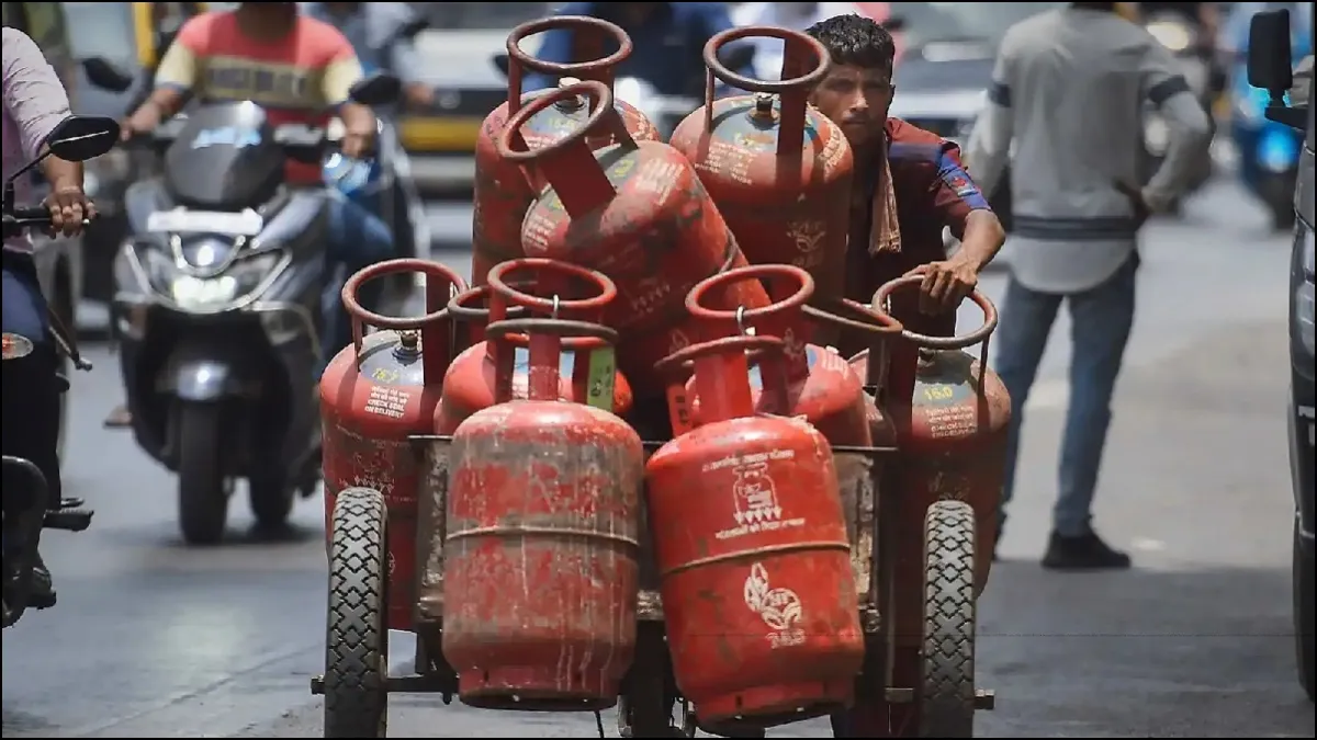 Commercial LPG gas cylinder rate hiked from today | Check new prices in  your city – India TV