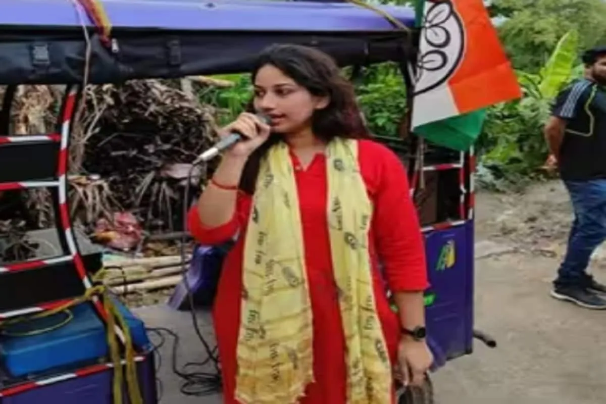 Rajanya Halder Tmc খোদ মমতার 'সিলেকশন', একুশের মঞ্চে সুপারহিট এই তরুণী! কে  সে, কেনই বা নজরে? was a speaker of 21 july rally – News18 বাংলা