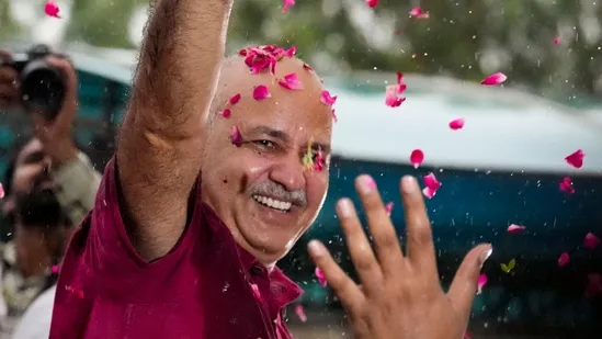 Manish Sisodia walks out of Tihar jail after 17 months: 'I was not alone' |  Latest News India - Hindustan Times