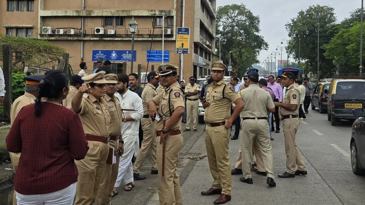 Jitendra Awhad Car Attack | आमदार जितेंद्र आव्हाड यांच्या गाडीवर हल्ला