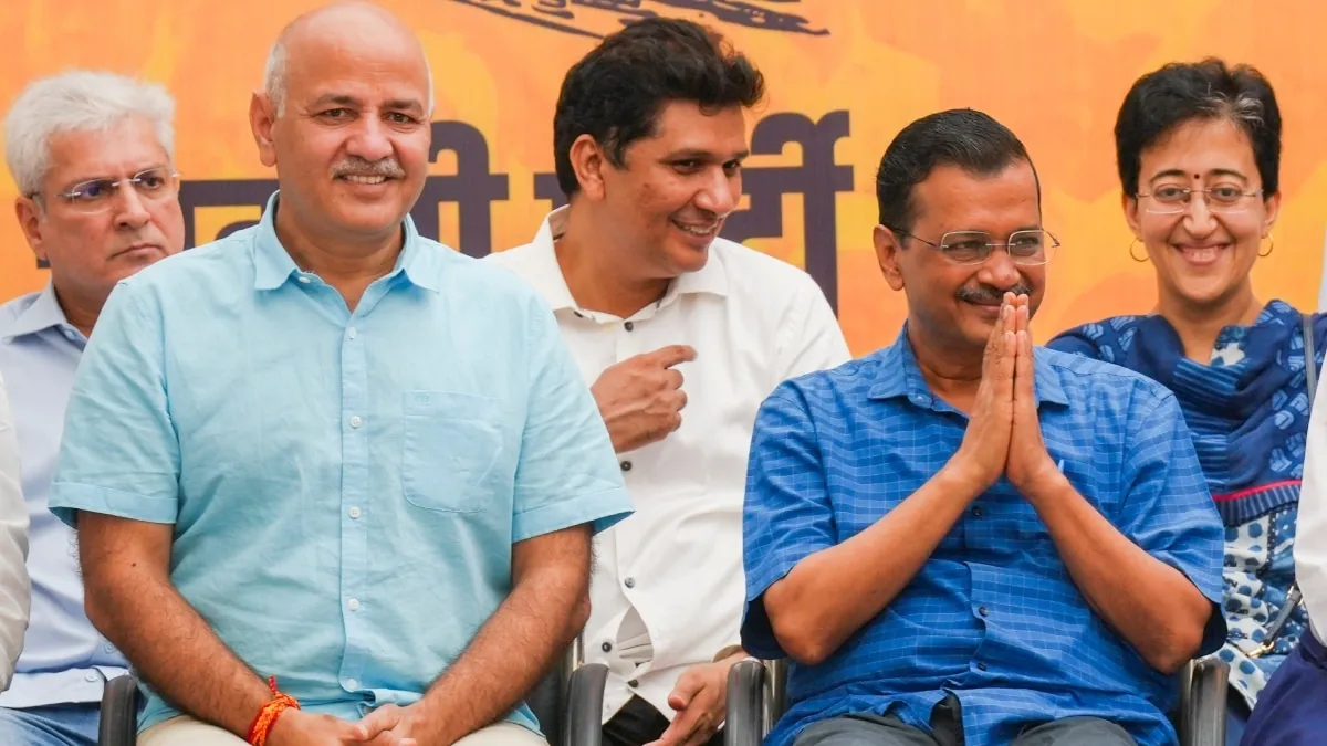 Who Will Be Next Delhi CM? Manish Sisodia To Meet Arvind Kejriwal Today, To Discuss Possible Names Who Will Be Next Delhi CM? Manish Sisodia To Meet Arvind Kejriwal Today, To Discuss Possible Names