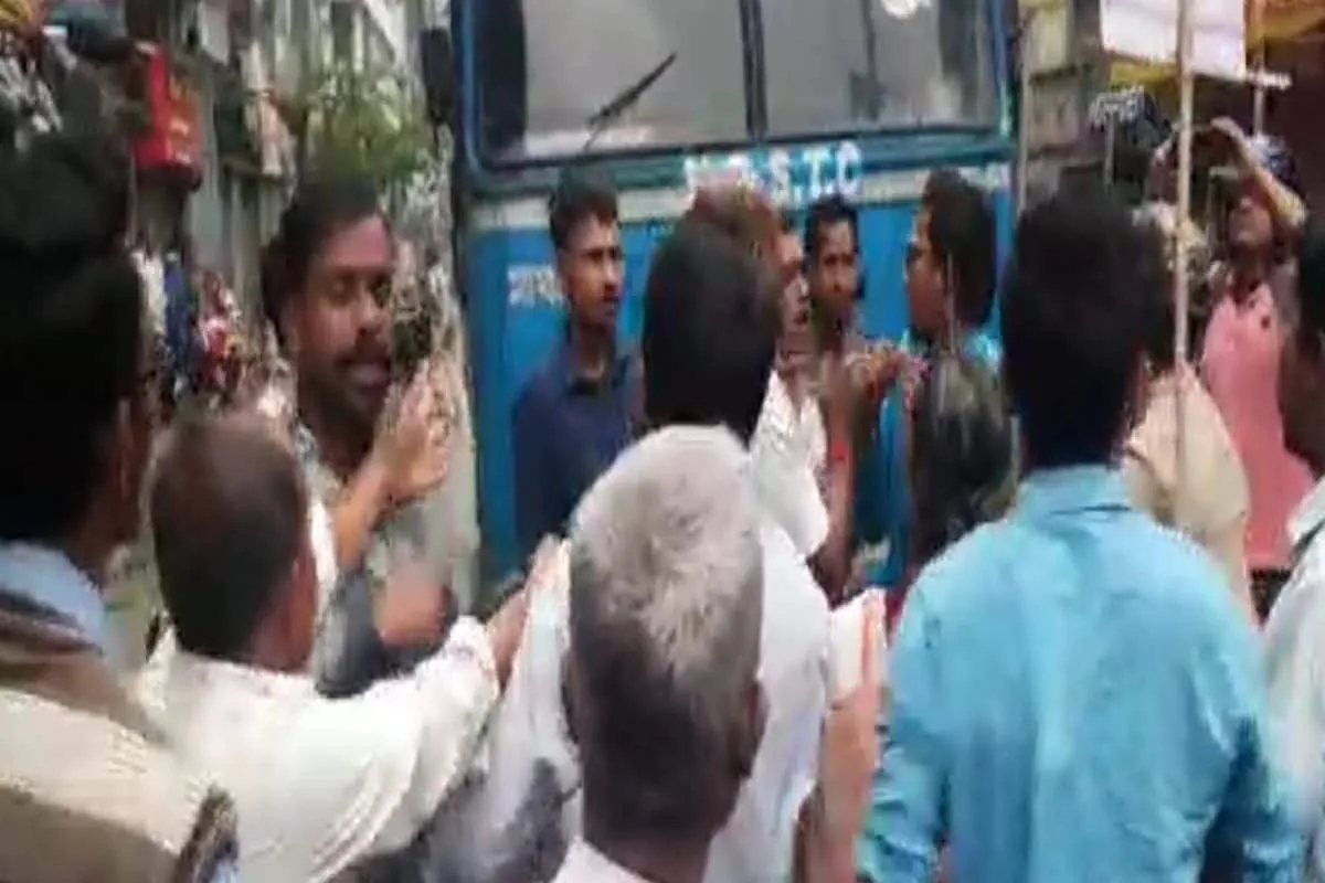 বনধ তুলতে গেল পুলিশ, এগিয়ে এলেন মহিলারা! কোচবিহারে যা ঘটল, অভাবনীয় –  News18 বাংলা