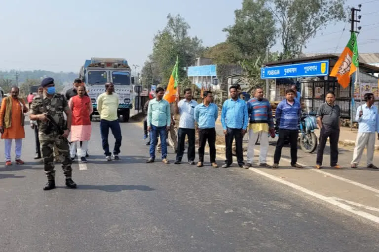 BJP Road Blockade: দুর্নীতি ইস্যুতে বিজেপির পথ অবরোধ বাঁকুড়ায়