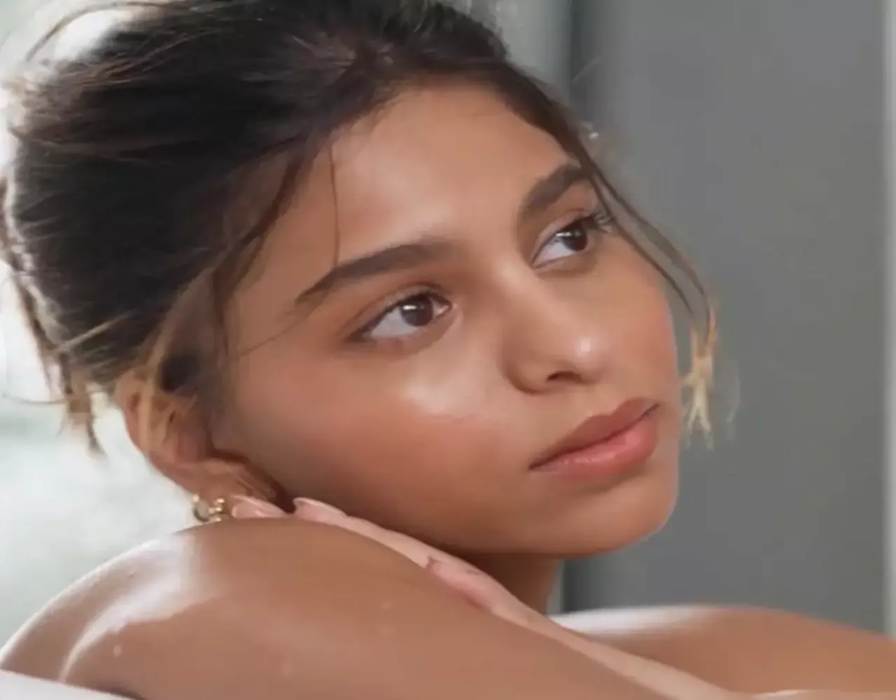 Suhana Khan Video: शाहरुख की लाडली सुहाना का बाथरूम Video वायरल, मच गया हर  तरफ बवाल, फैन्स बोले- शर्म कर लो रमजान में तो... | Suhana Khan Video:  Shahrukh's darling Suhana's bathroom