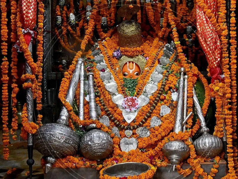 Hanuman Garhi, Ayodhya - Timings, History, Pooja & Aarti schedule,