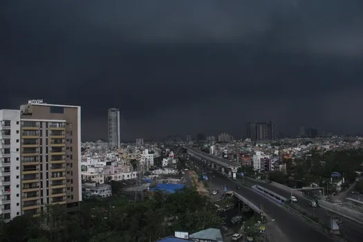 Rain Clouds Feature Photo Dark clouds hovering over the...