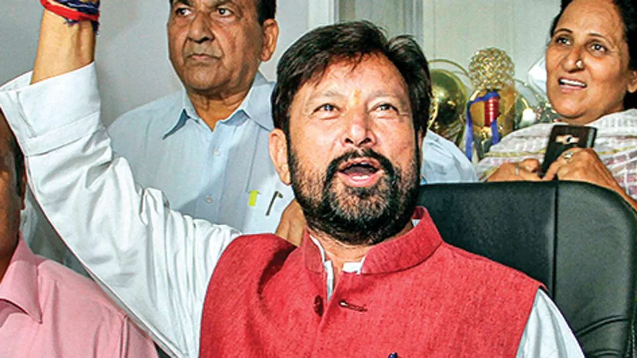 BJP Minister Chaudhary Lal Singh threatens journalists in Kashmir