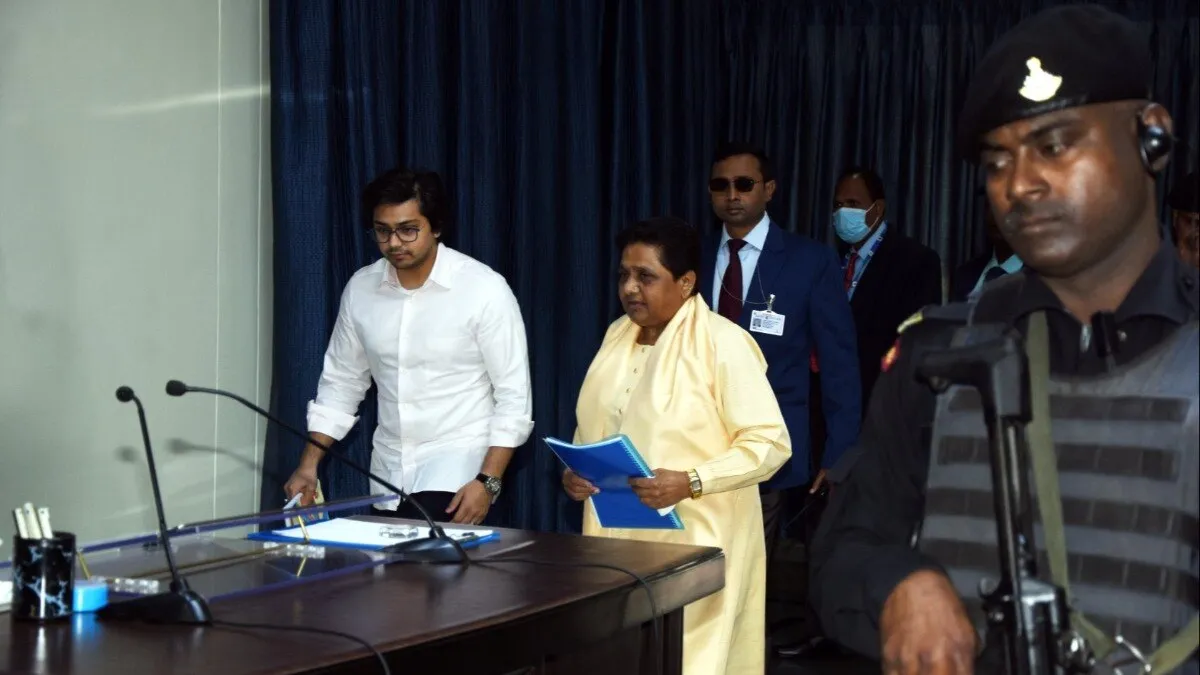 BSP chief Mayawati names nephew, Akash Anand, as her successor - India Today