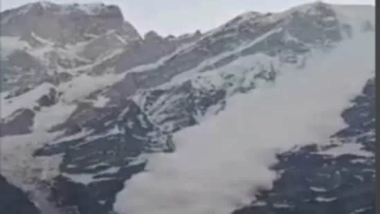 Avalanche hits Gandhi Sarovar in Uttarakhand's Kedarnath| Video | Latest  News India - Hindustan Times