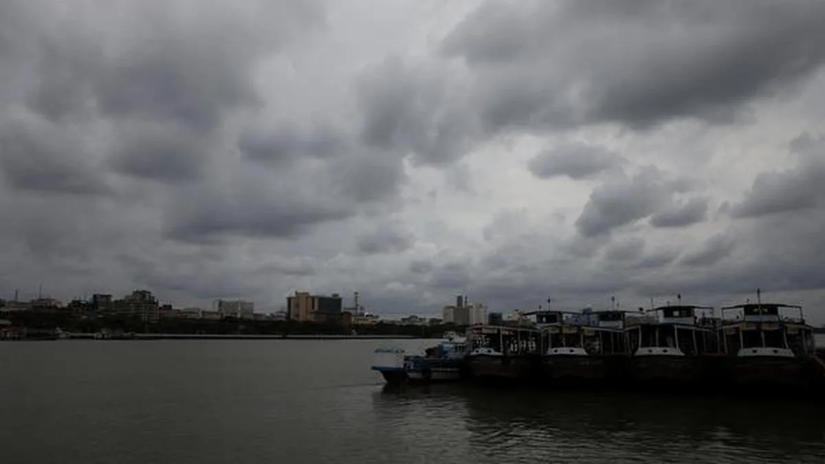 Amphan likely to make landfall soon, heavy rainfall forecast in parts of  West Bengal - The Hindu