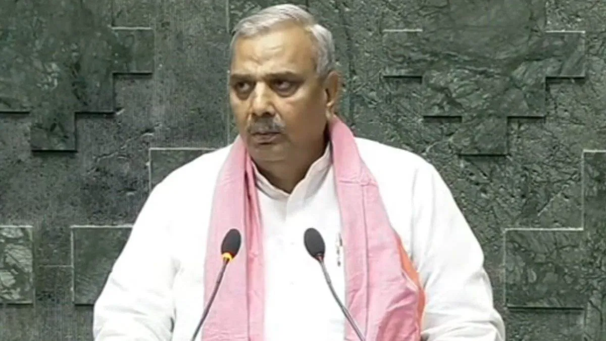 UP News: नवनिर्वाचित सपा सांसद हरेंद्र मलिक ने शपथ लेकर किया ऐसा काम कि हो  रही जमकर चर्चा, बताई इसकी वजह - Samajwadi Party MP Harendra Malik Took Oath  Took Name Of