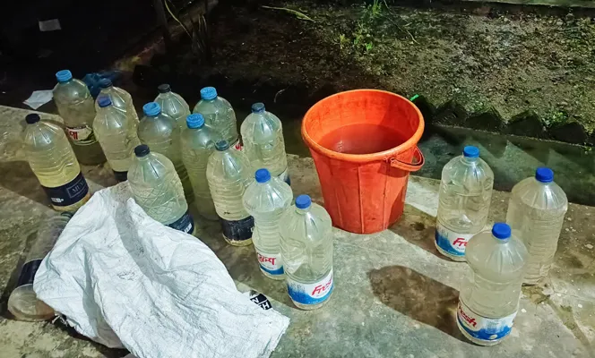 তাহিরপুরে চোলাই মদ উদ্ধার, গ্রেপ্তার ১