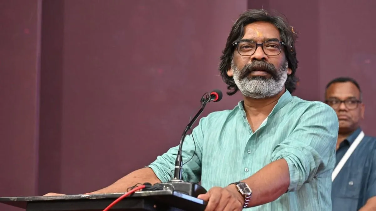 Hemant Soren Age: মুখ্যমন্ত্রী বয়স ভাঁড়িয়েছেন? ৫ বছরে ৭ বছর বয়স বাড়ল,  জোর বিতর্কে হেমন্ত - Jharkhand Chief Minister Hemant Soren age increased by  seven years in five years abk - Aaj