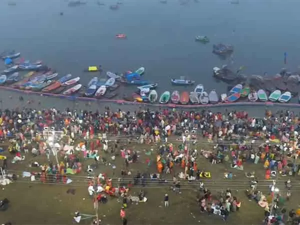 Devotees continue to arrive at Triveni Sangam on third day of 45-Day Maha  Kumbh Mela