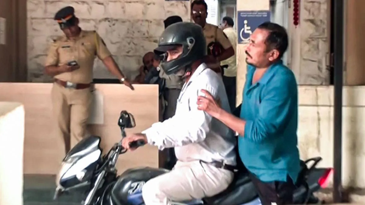 Saif thanks auto driver who took him to hospital - Rediff.com