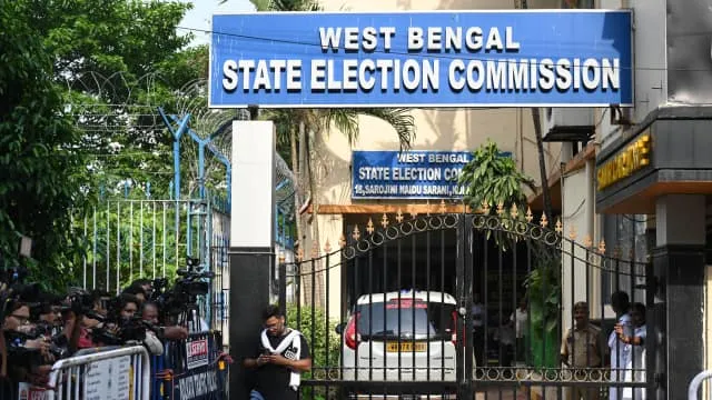 West Bengal Panchayat Elections: HC Election Commission central forces in  all districts within 48 hours - बंगाल पंचायत चुनाव: नामांकन के आखिरी दिन  चरम पर पहुंची हिंसा, चार मरे; HC ने दिया