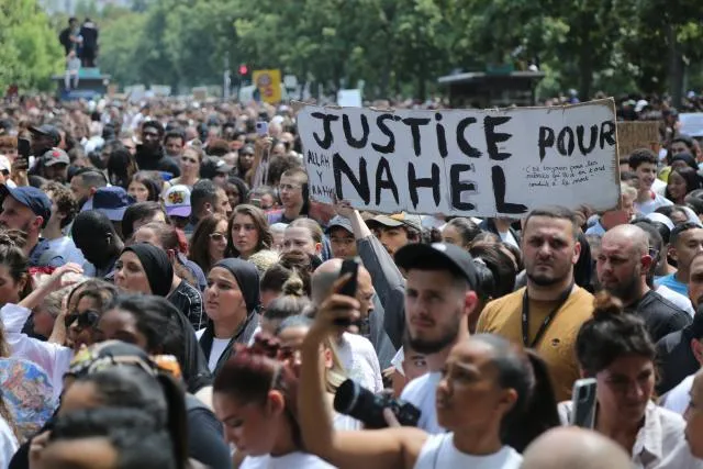 France police shooting latest: Tourist hotspot in Marseille evacuated as  police clash with protesters