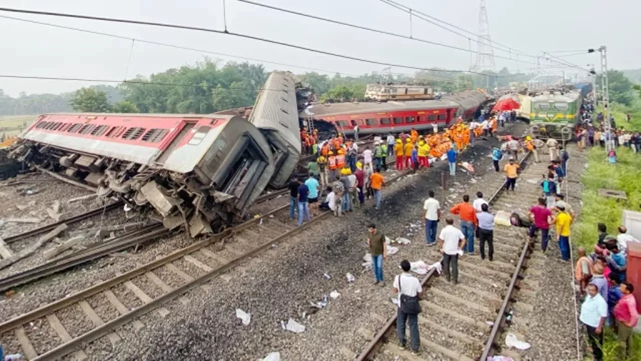 Coromandel Express Accident: রেললাইনে মারণ ফাঁদ! ফিরে দেখা দশ মারাত্মক  ট্রেন দুর্ঘটনা... | Coromandel Express accident Firozabad rail disaster  Gaisal Hampi Express mishap bihar saharsa jnaneswari Major ...