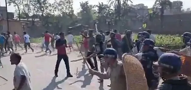 দশমীর রাতে কান্দিতে ধুন্ধুমার, তৃণমূল কাউন্সিলের বাড়ি ভাঙচুর, জখম ৮