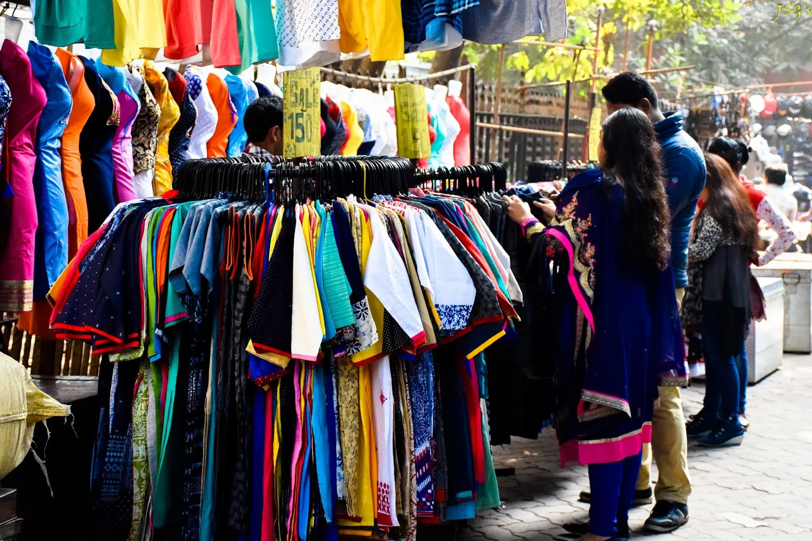 পুজোয় পোশাক বিক্রি কমতে পারে ৭০ শতাংশ - Drishtibhongi দৃষ্টিভঙ্গি