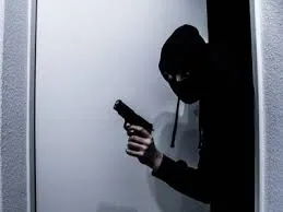 سال کی سب سے بڑی ڈکیتی ریٹائرڈ کرنل کے گھر کا صفایا ، ملزمان3کروڑ روپے  مالیت سے زائد کے زیورات،ملکی غیر ملکی کرنسی لوٹ کر فرار - Daily Jasarat News