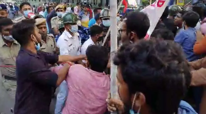 SFI-DYFI members-Police clash at Salt Lake during their protest against  'corruption' in recruitment of