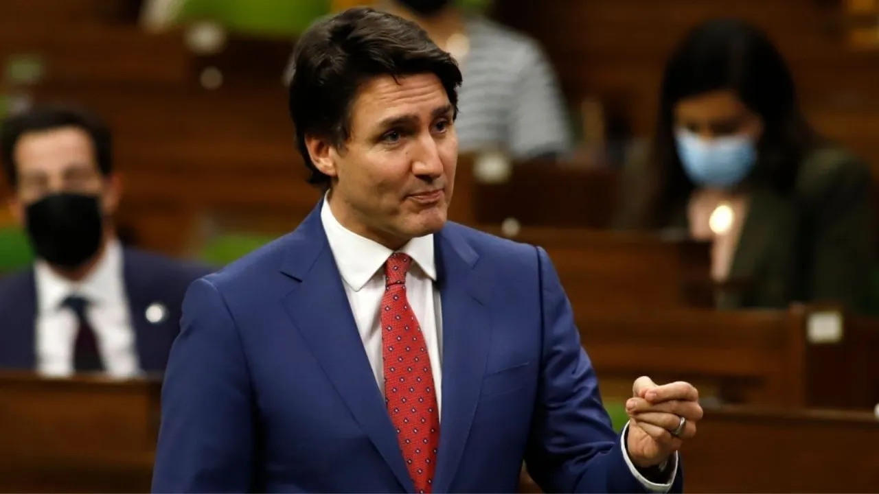Canadian PM: পরিবার সমেত গা ঢাকা দিয়েছেন কানাডার প্রধানমন্ত্রী, কিন্তু  কেন? - Bengali News | Canadian PM, Family Moved To Secret Location Amid  Protests | TV9 Bangla News