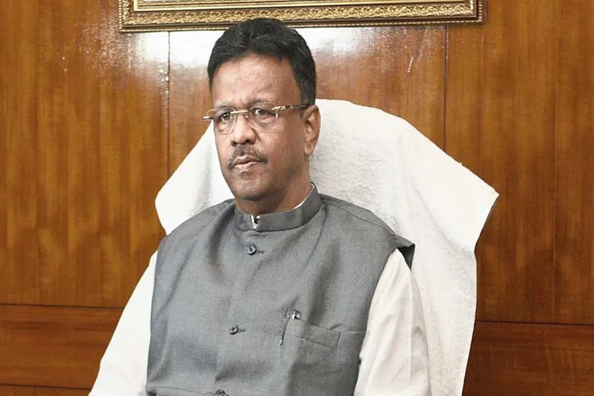 Firhad Hakim speaks to rebel MP Arjun Singh - The Statesman